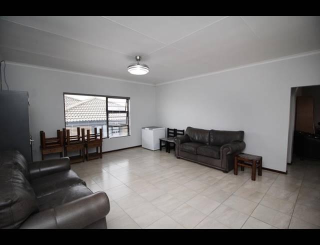 5 BEDROOM HOUSE FOR SALE IN FRAAIUITSIG